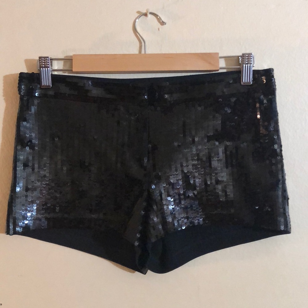 Express size 6 sequin short